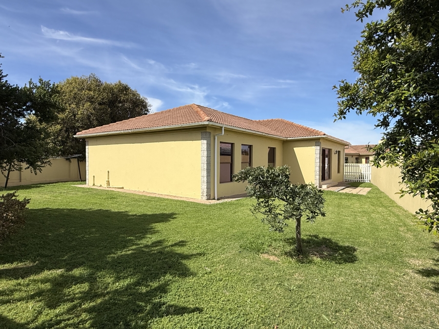 3 Bedroom Property for Sale in Sandbaai Western Cape